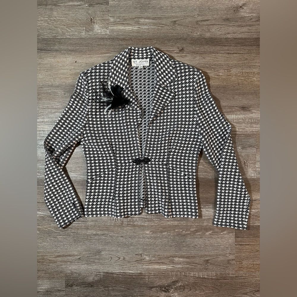 St. John by Marie Gray Beautiful blazer size 10